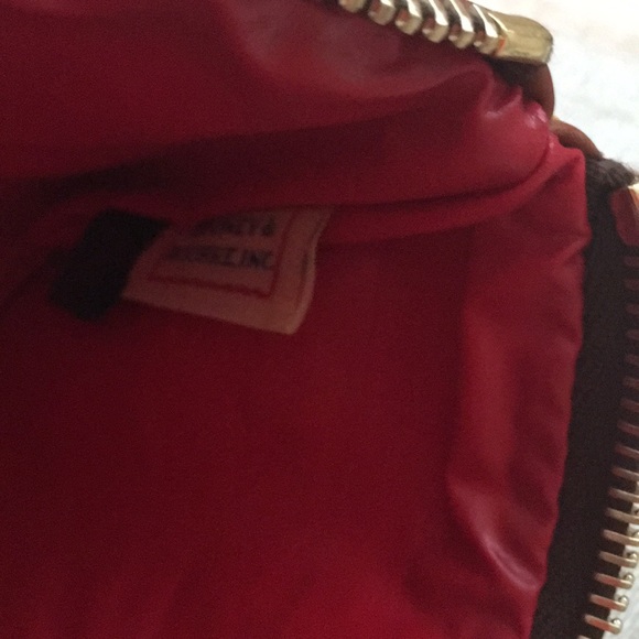 NWT Red patent Dooney & Bourke wristlet - Picture 3 of 6